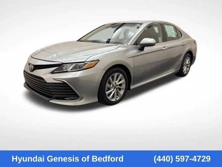 2023 Toyota Camry LE photo 1