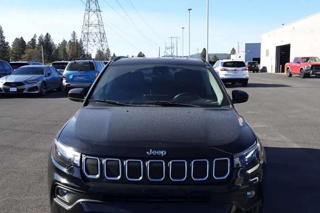 2022 Jeep Compass Latitude photo 1
