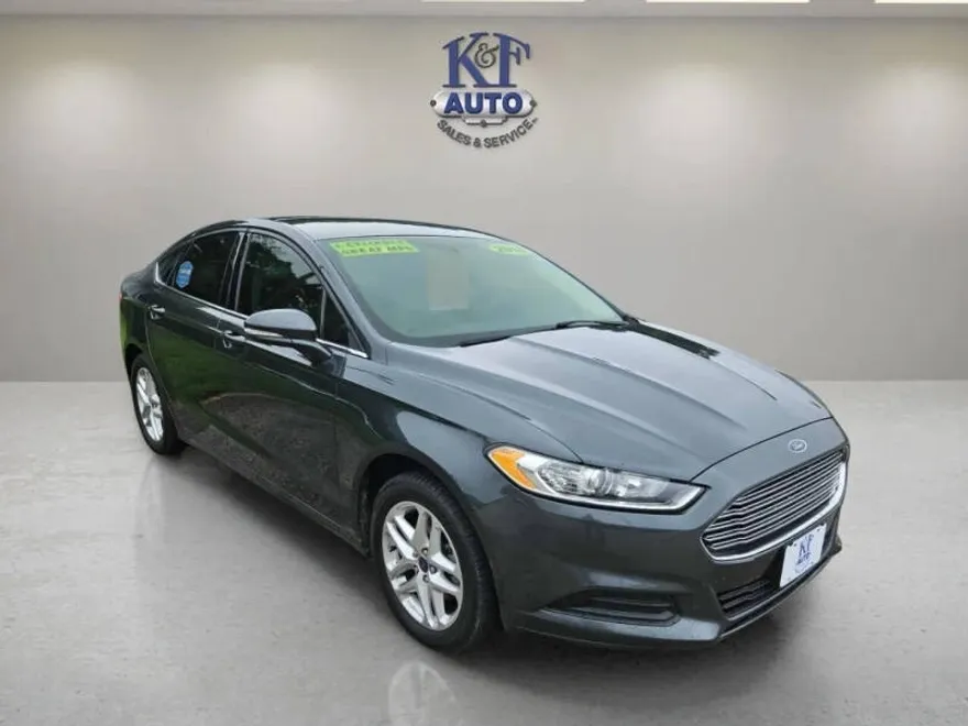 2015 Ford Fusion SE photo 1