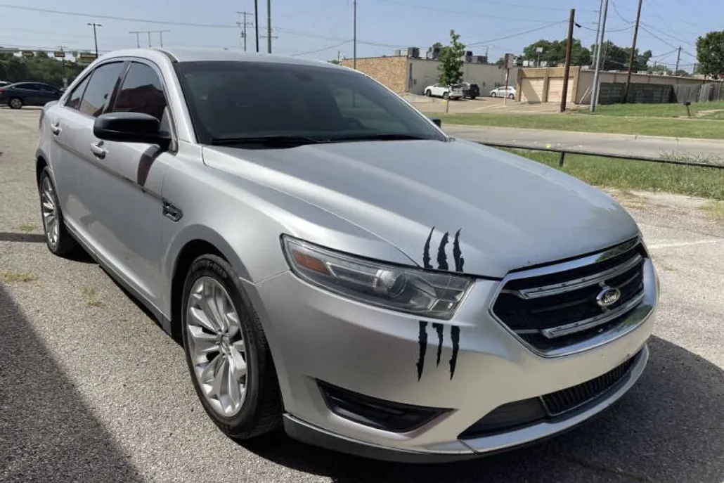 2013 Ford Taurus Limited photo 1