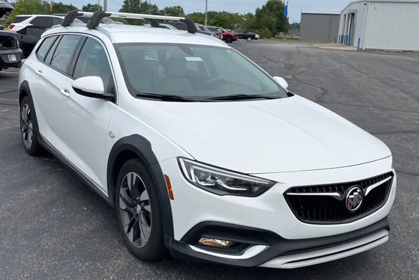 2018 Buick Regal TourX Essence photo 1