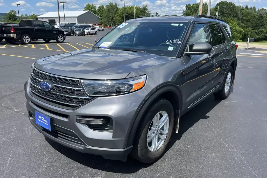 2022 Ford Explorer XLT photo 1