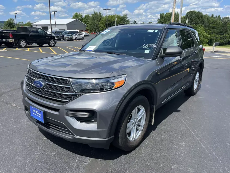 2022 Ford Explorer XLT photo 1