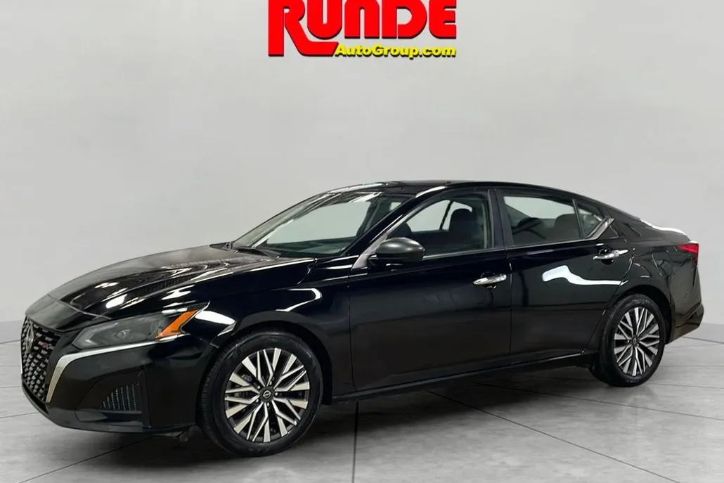 2024 Nissan Altima 2.5 SV photo 1