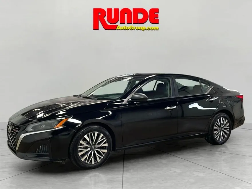 2024 Nissan Altima 2.5 SV photo 1