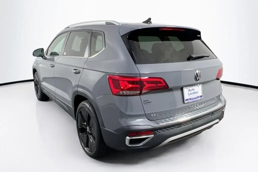 2022 Volkswagen Taos SEL photo 1