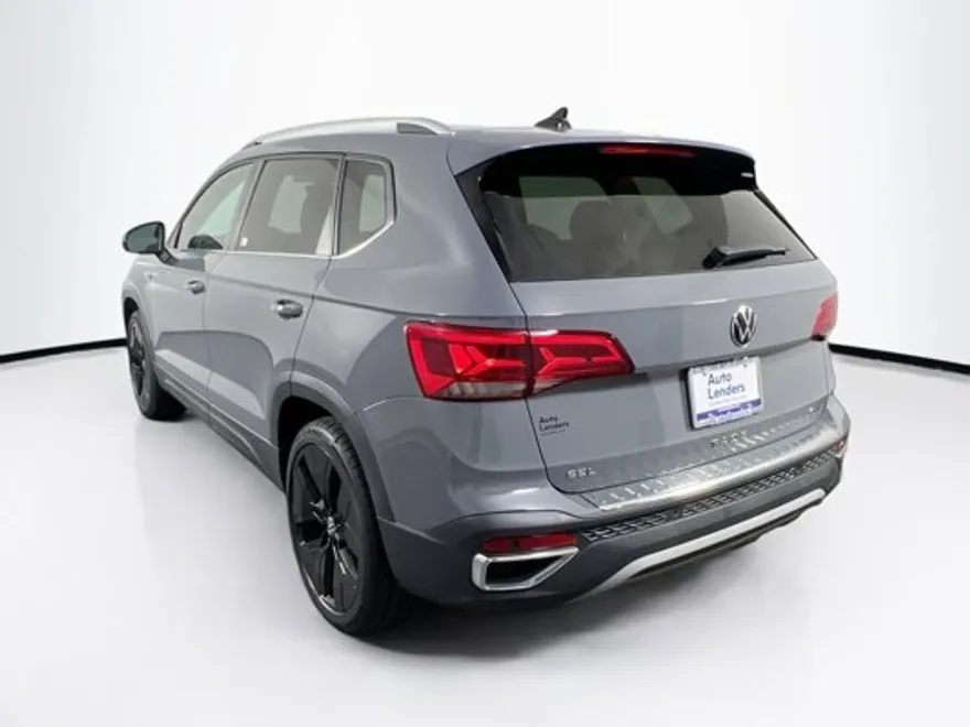 2022 Volkswagen Taos SEL photo 1