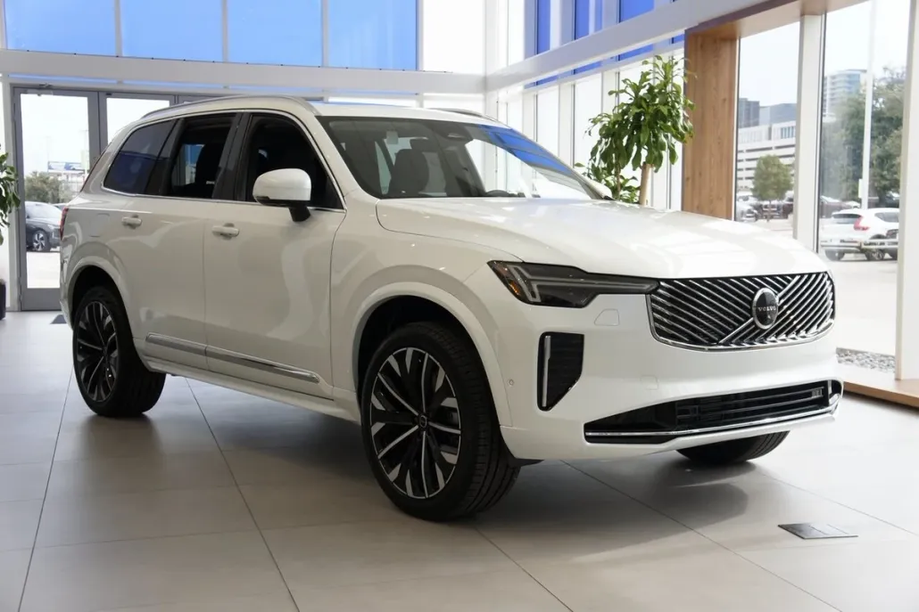 2025 Volvo XC90 Plus photo 1