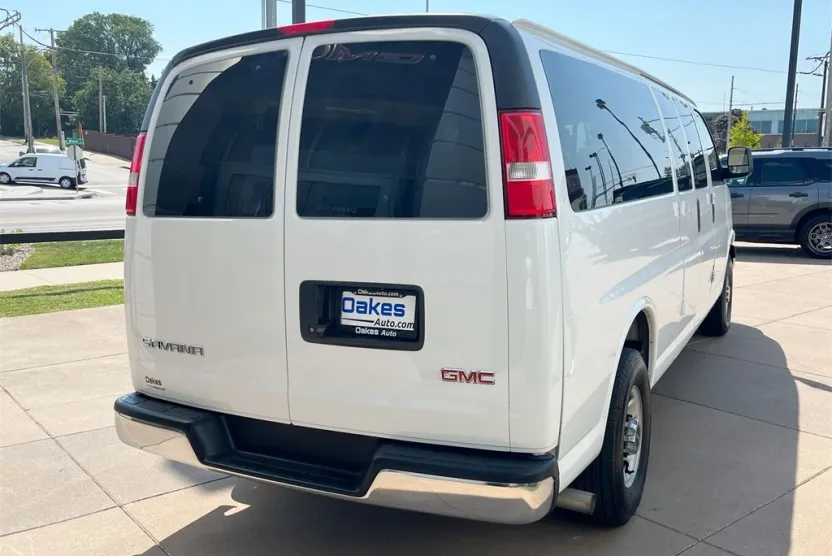 2025 Gmc Savana Passenger LT photo 1