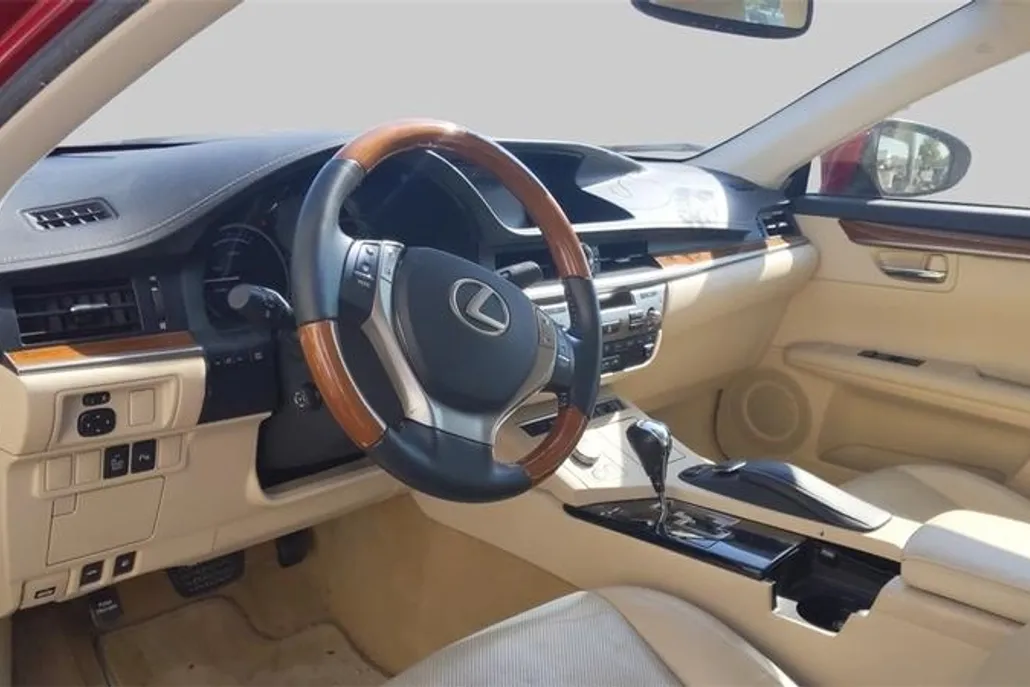 2013 Lexus ES 300h photo 1