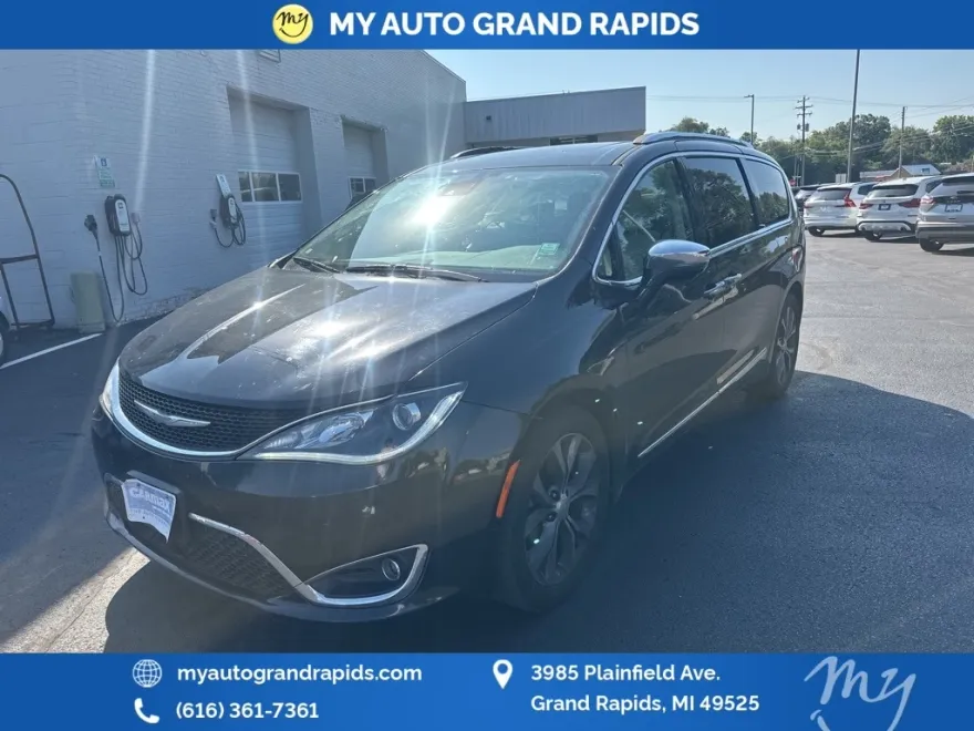 2018 Chrysler Pacifica Limited photo 1