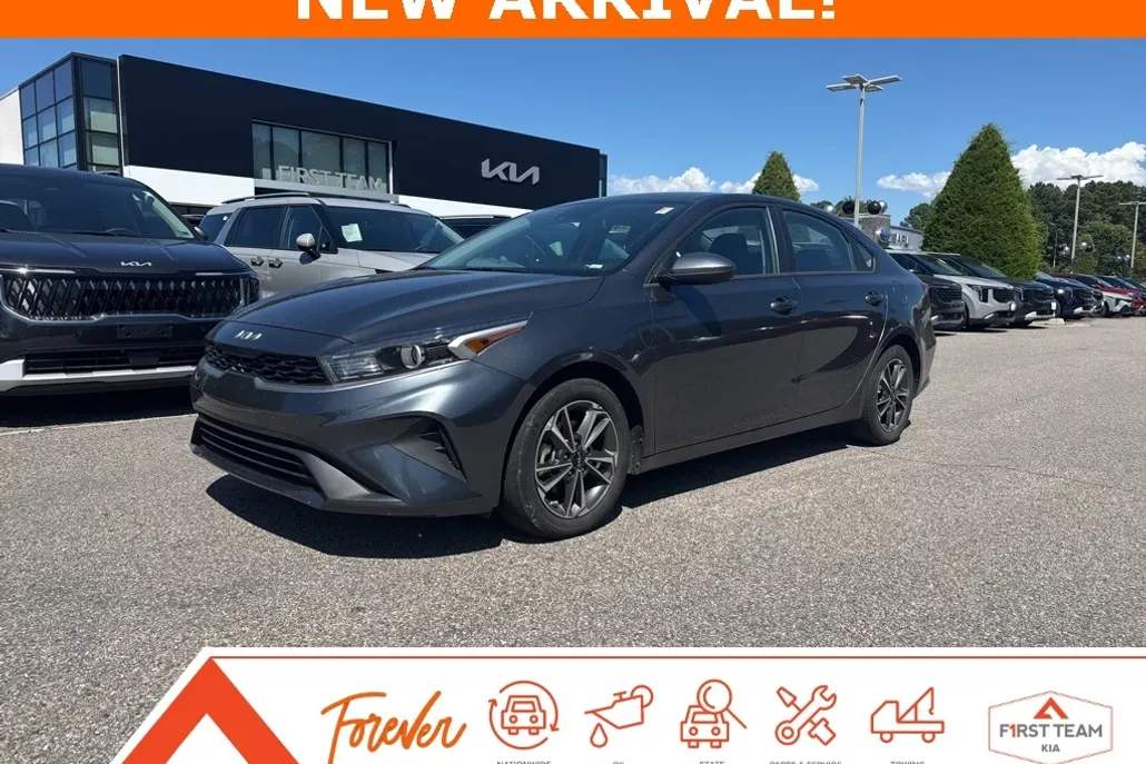 2023 Kia Forte LXS photo 1