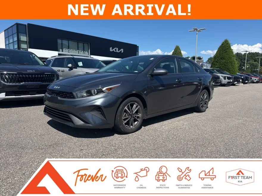 2023 Kia Forte LXS photo 1