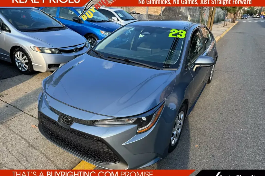 2023 Toyota Corolla LE photo 1