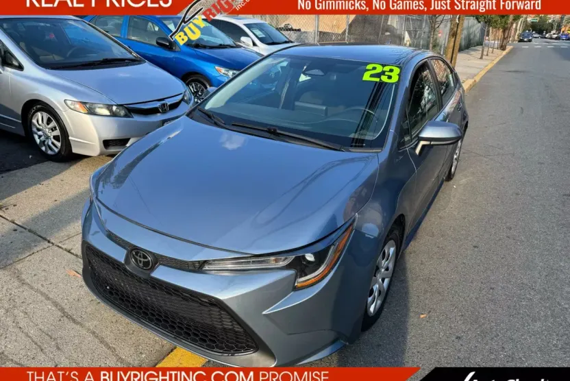 2023 Toyota Corolla LE photo 1