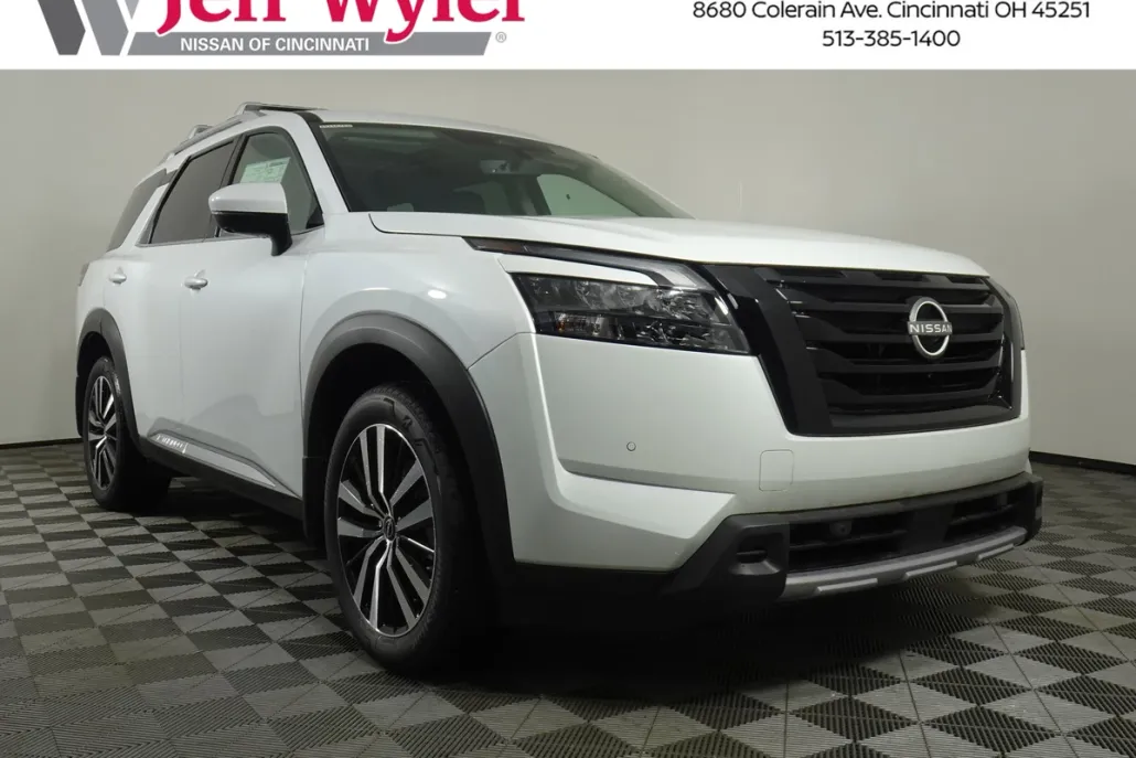 2025 Nissan Pathfinder Platinum photo 1