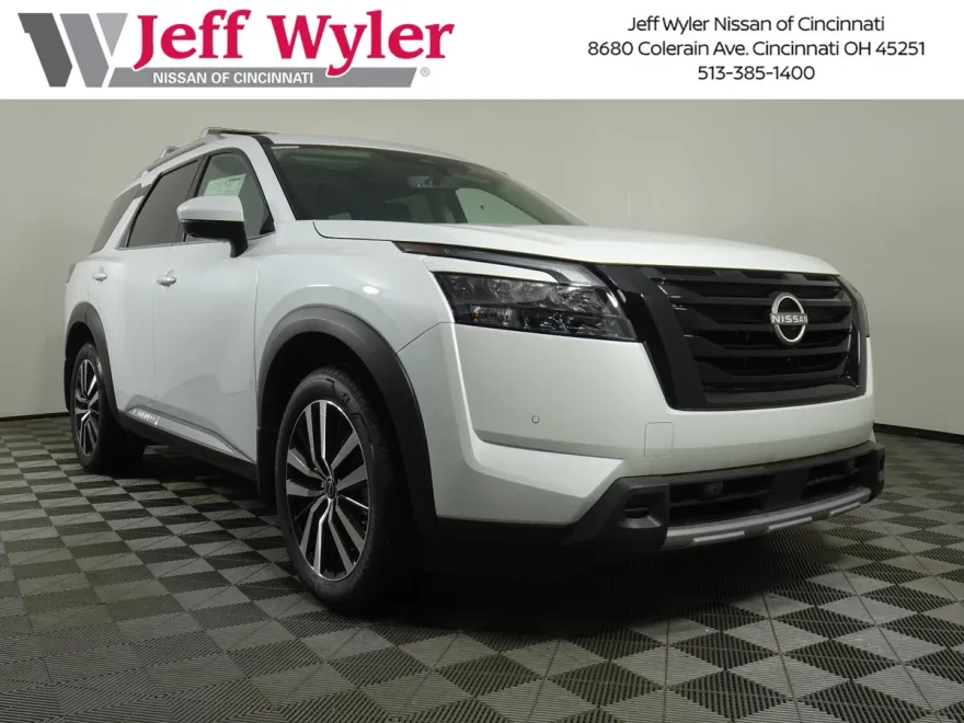 2025 Nissan Pathfinder Platinum photo 1