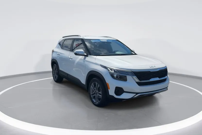 2023 Kia Seltos S photo 1