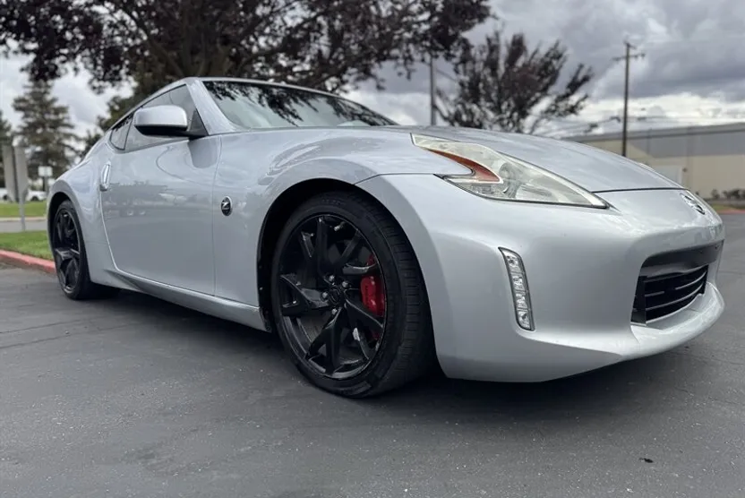 2015 Nissan 370Z Sport photo 1
