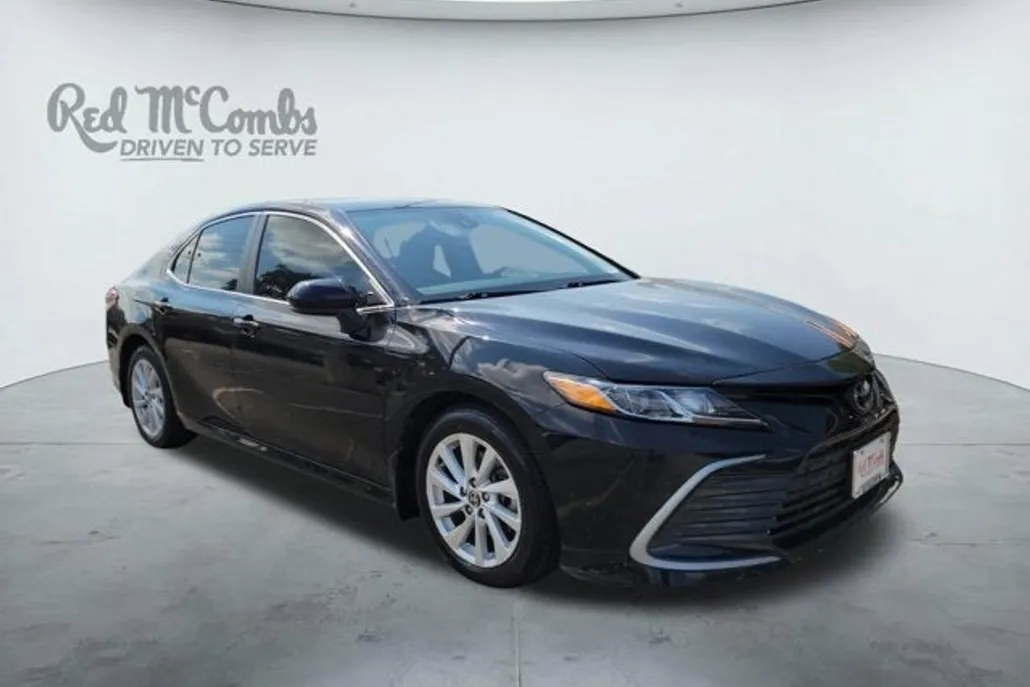 2023 Toyota Camry LE photo 1