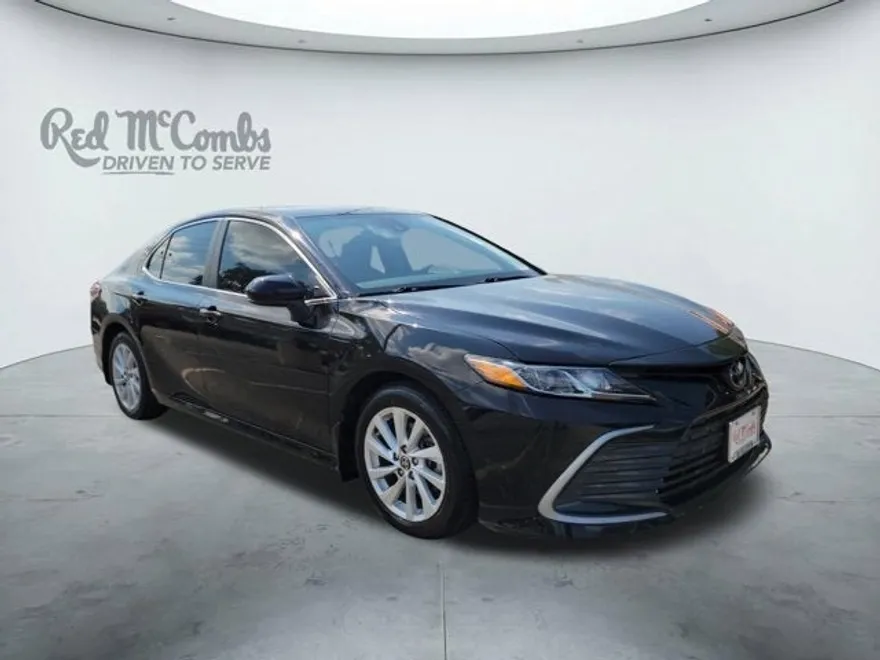 2023 Toyota Camry LE photo 1