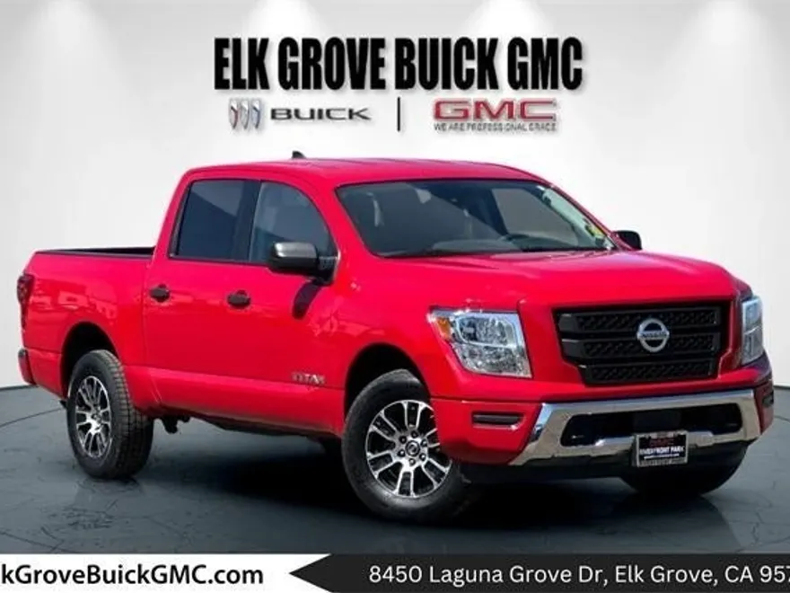 2022 Nissan Titan SV photo 1