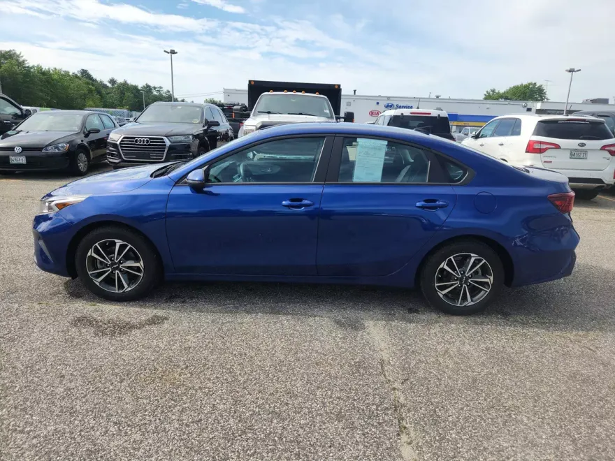 2023 Kia Forte LXS photo 1