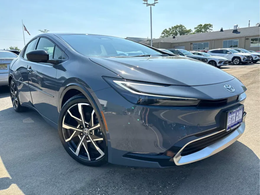 2024 Toyota Prius Prime XSE photo 1
