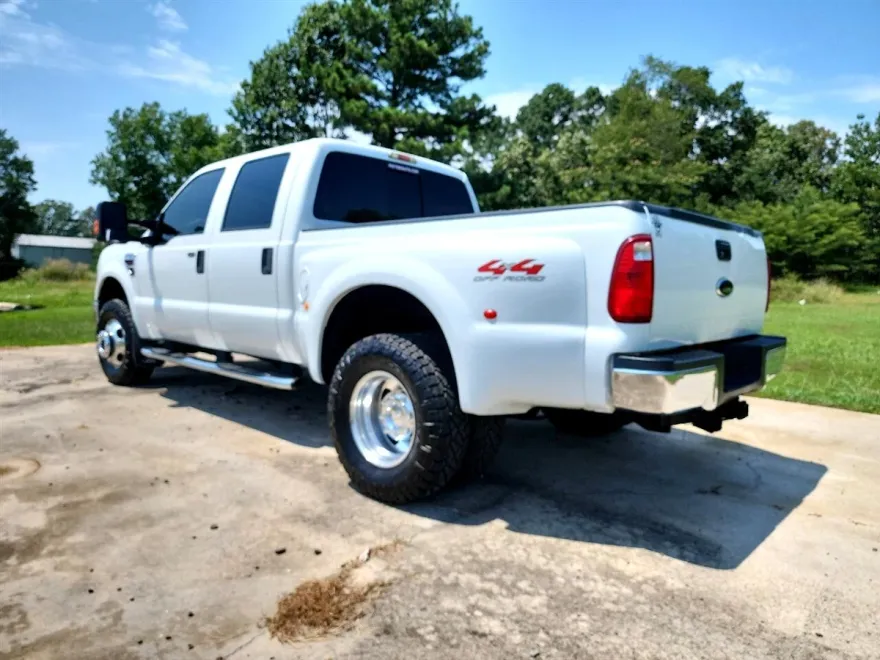 2008 Ford F-350 Lariat photo 2