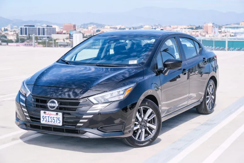 2025 Nissan Versa SV photo 1