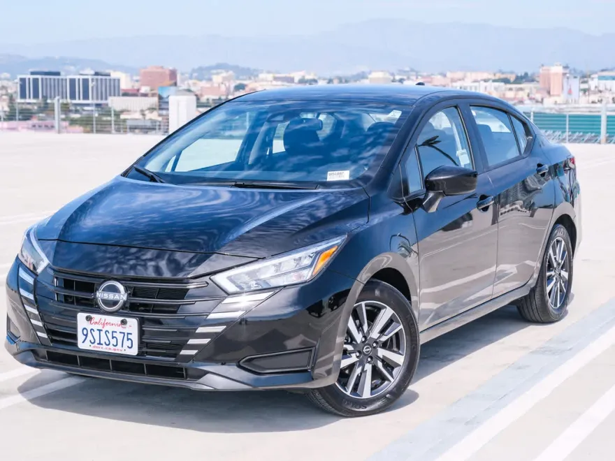 2025 Nissan Versa SV photo 1