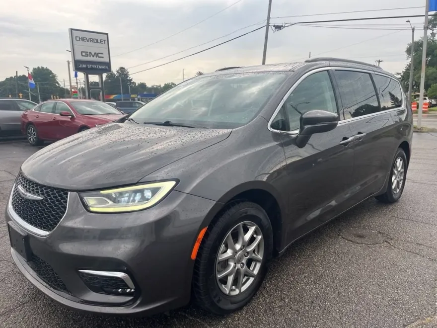 2021 Chrysler Pacifica Touring photo 1
