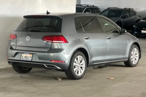 2019 Volkswagen Golf SE photo 3