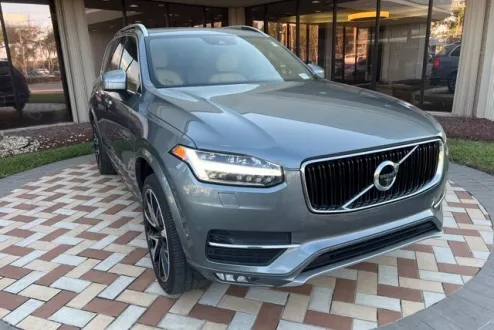 2018 Volvo XC90 T6 Momentum photo 2