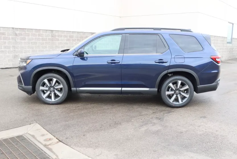 2025 Honda Pilot Touring photo 1