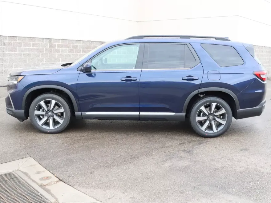 2025 Honda Pilot Touring photo 1