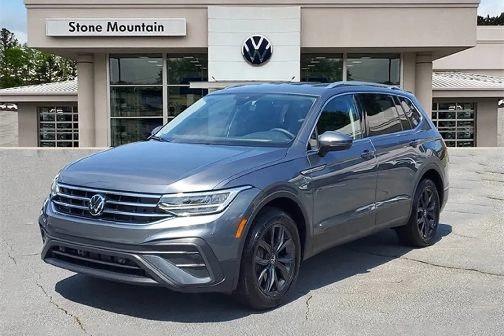 2024 Volkswagen Tiguan SE photo 1