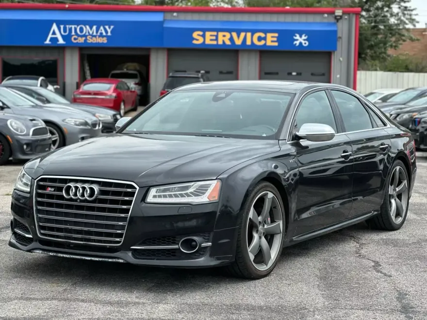 2015 Audi S8 photo 1