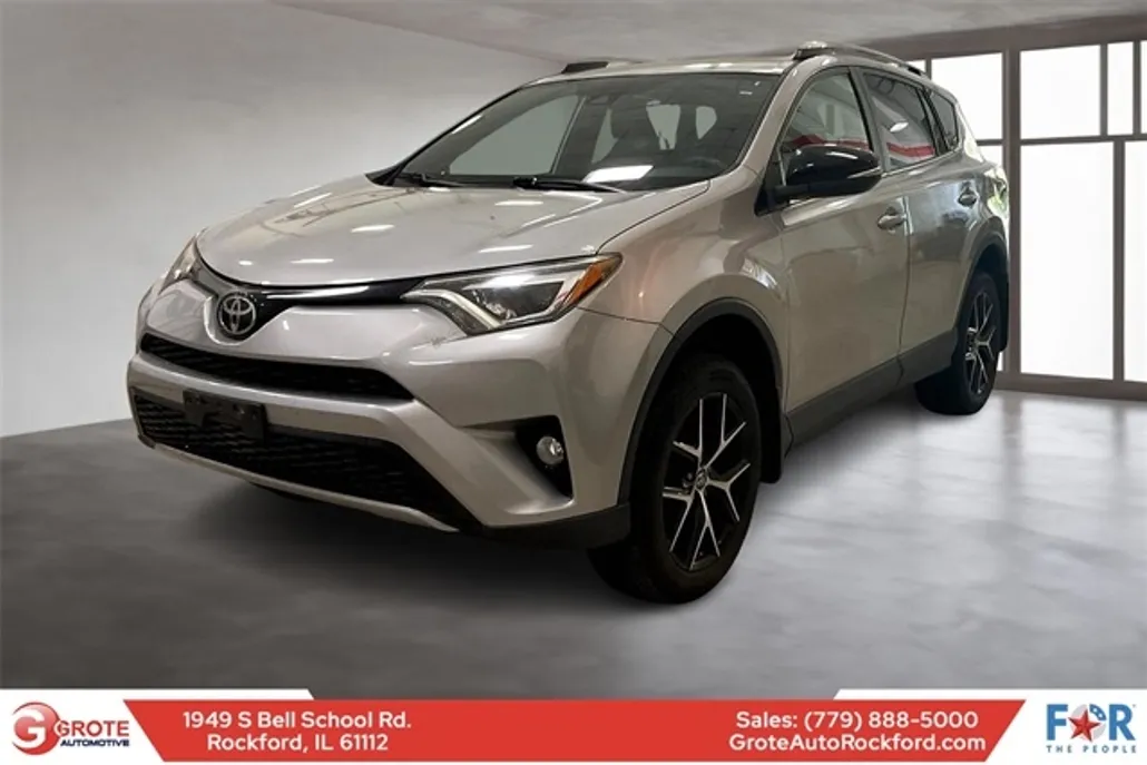 2017 Toyota RAV4 SE photo 1