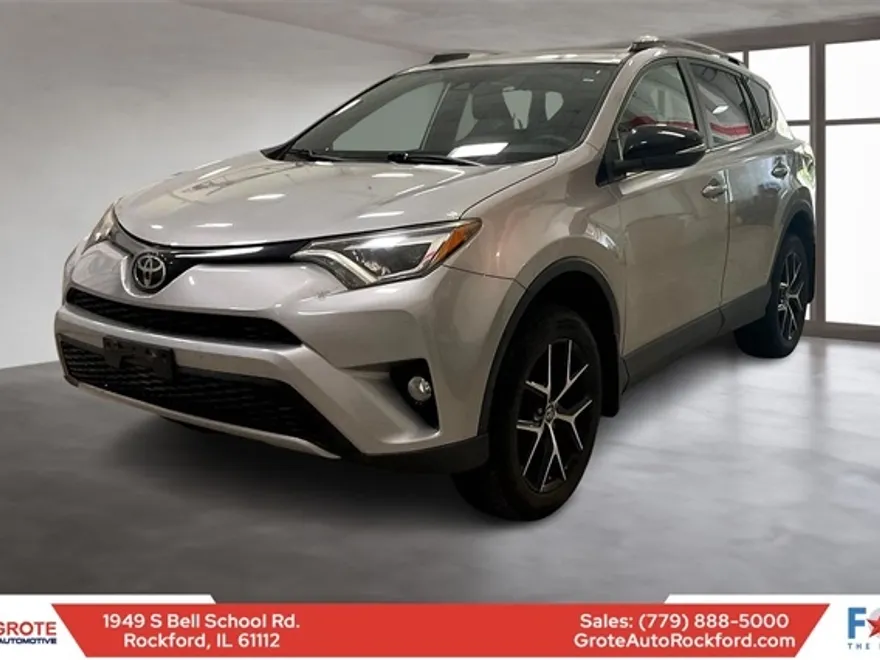 2017 Toyota RAV4 SE photo 1