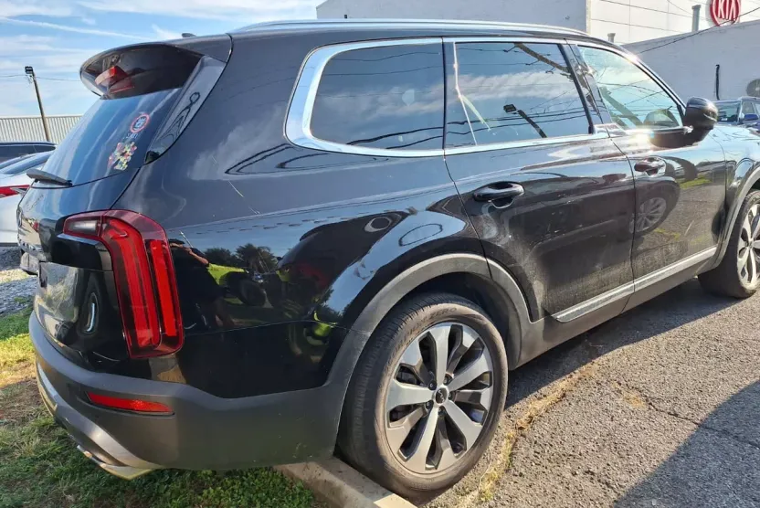 2022 Kia Telluride EX photo 1