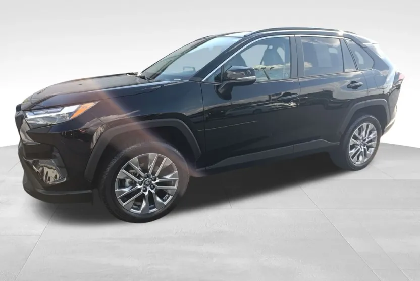 2023 Toyota RAV4 XLE Premium photo 1