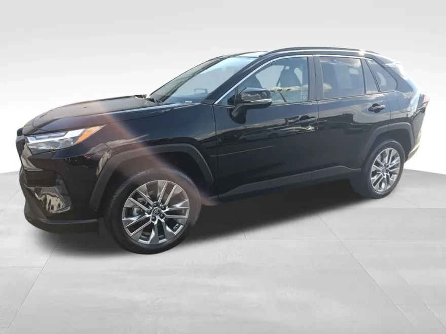 2023 Toyota RAV4 XLE Premium photo 1