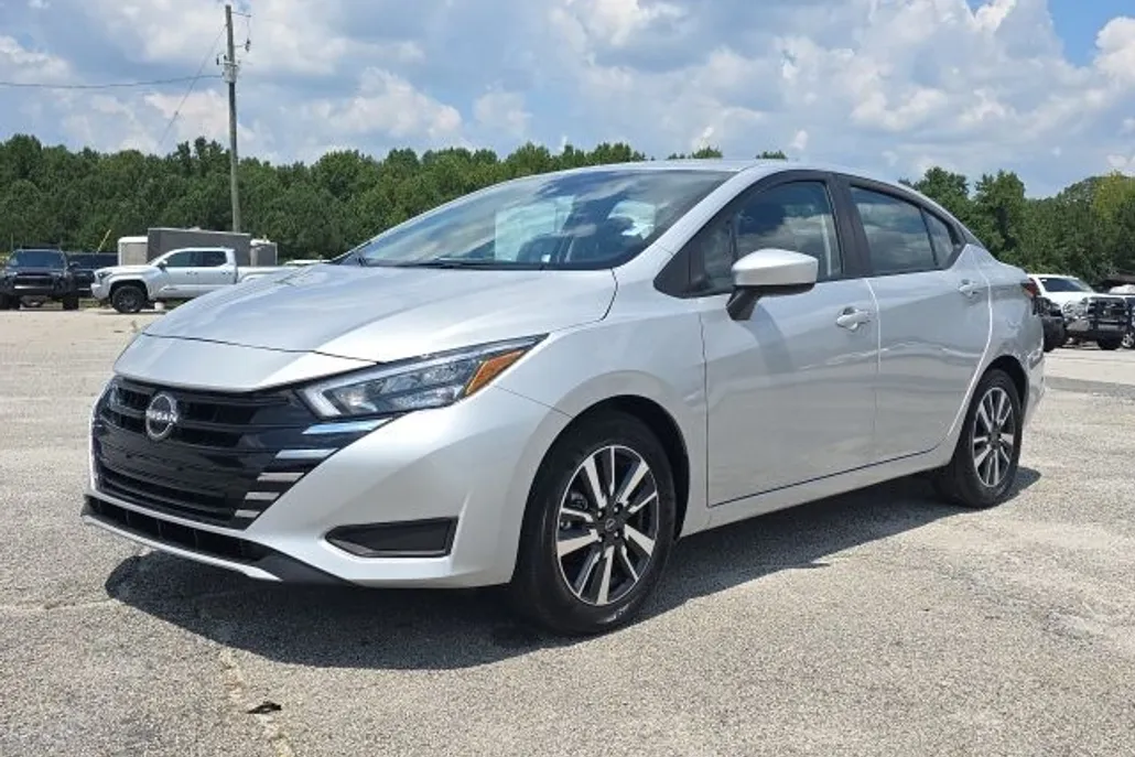 2025 Nissan Versa 1.6 SV photo 1