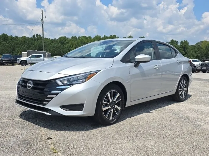 2025 Nissan Versa 1.6 SV photo 1