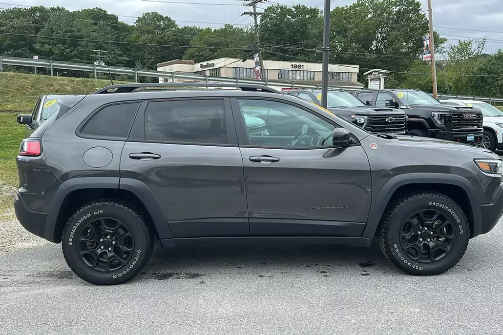 2022 Jeep Cherokee Trailhawk photo 1