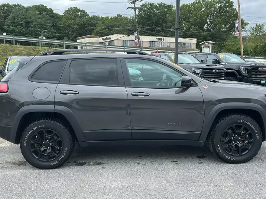 2022 Jeep Cherokee Trailhawk photo 1