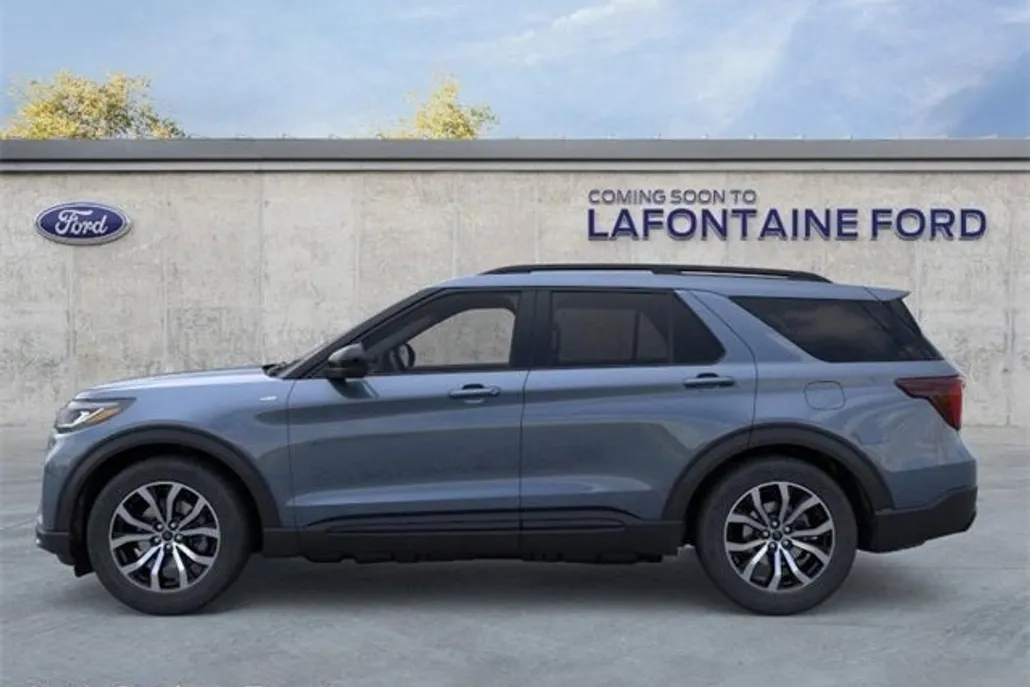 2025 Ford Explorer ST-Line photo 1