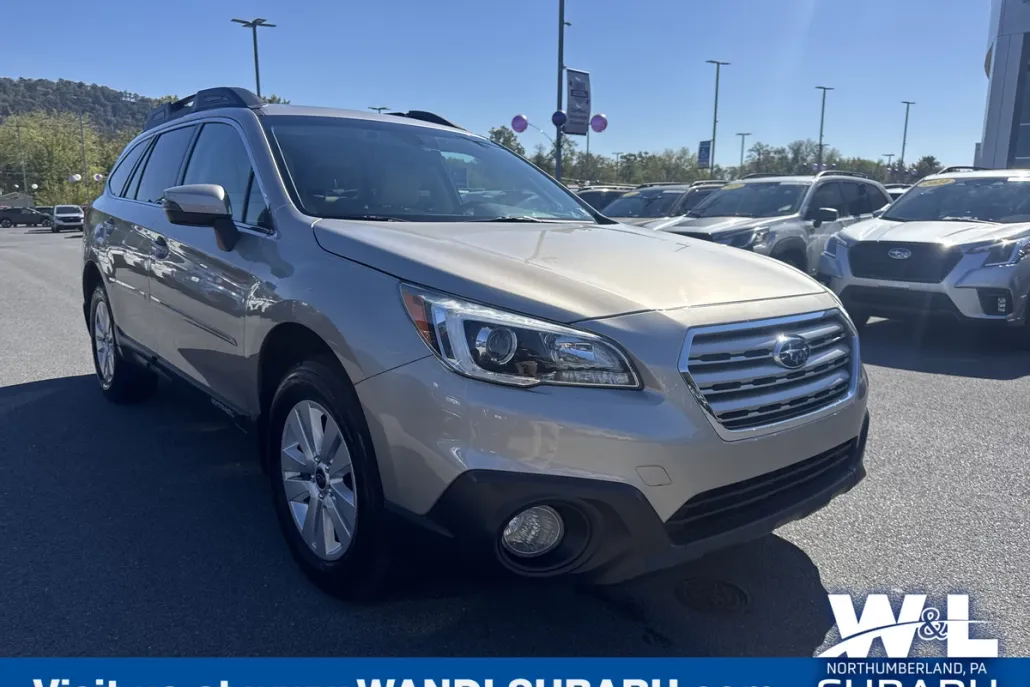2017 Subaru Outback Premium photo 1