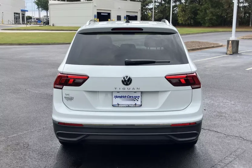 2022 Volkswagen Tiguan SE photo 1